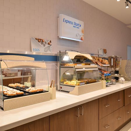 Holiday Inn Express & Suites Omaha Airport By Ihg Carter Lake Εξωτερικό φωτογραφία