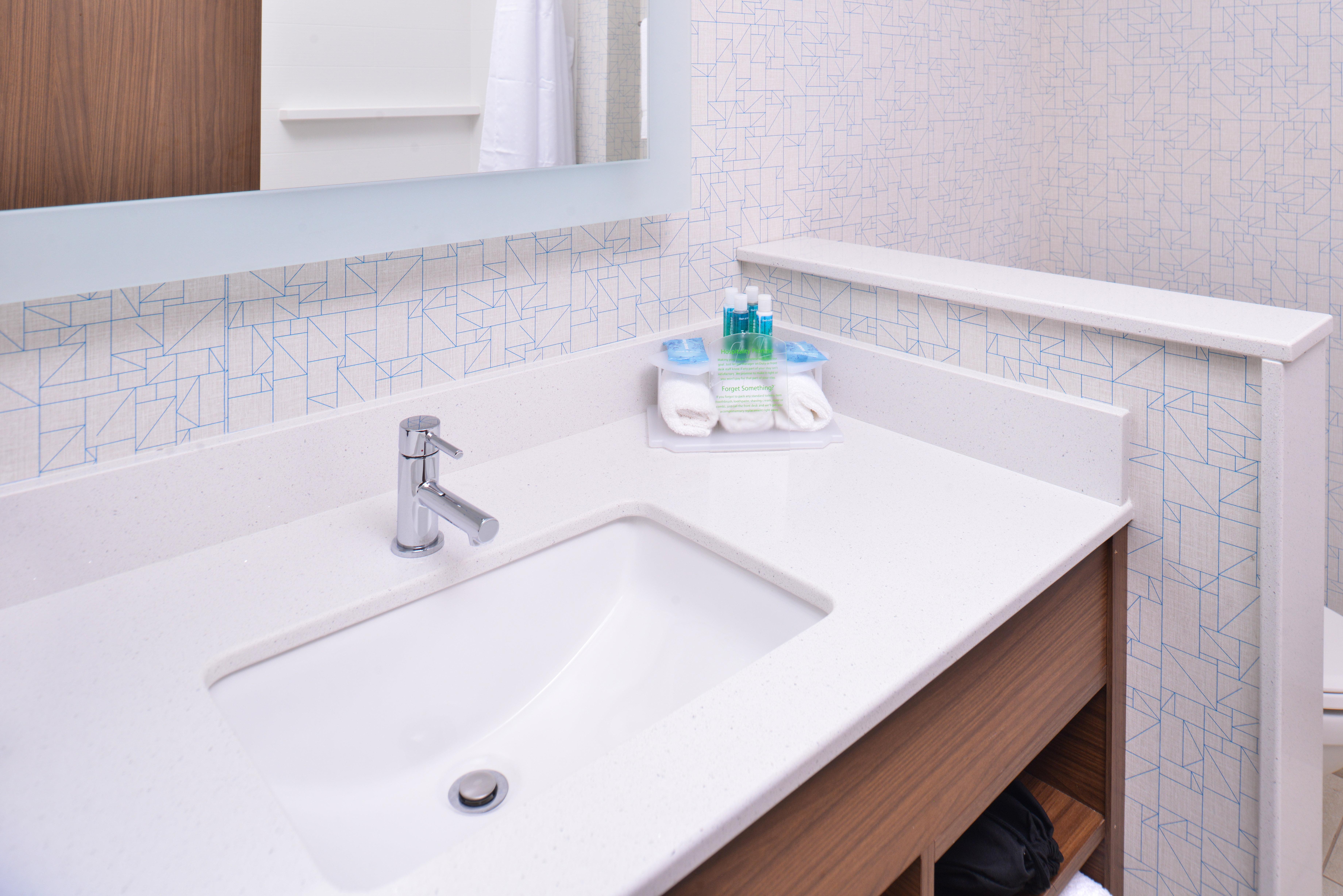 Holiday Inn Express & Suites Omaha Airport By Ihg Carter Lake Εξωτερικό φωτογραφία