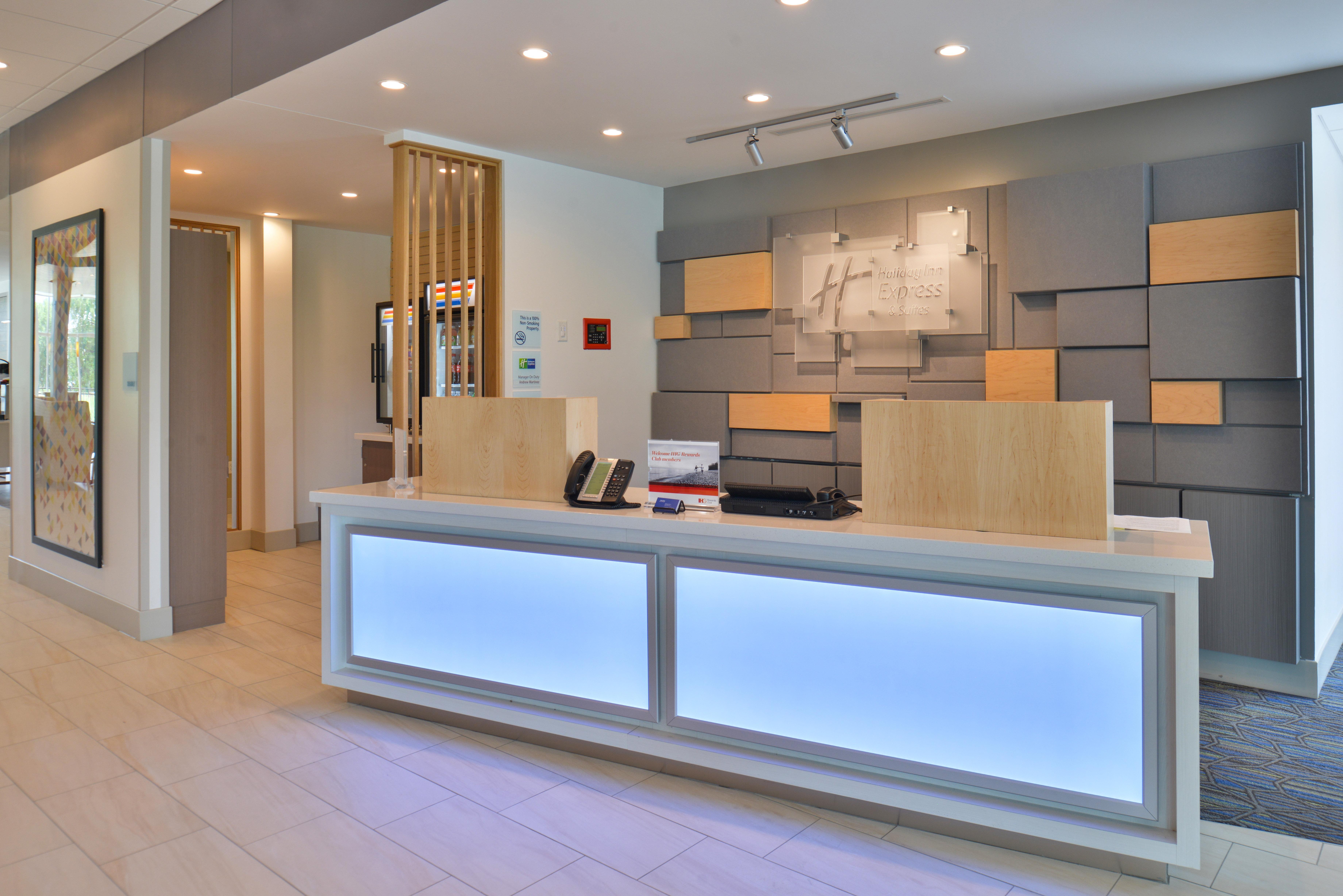 Holiday Inn Express & Suites Omaha Airport By Ihg Carter Lake Εξωτερικό φωτογραφία