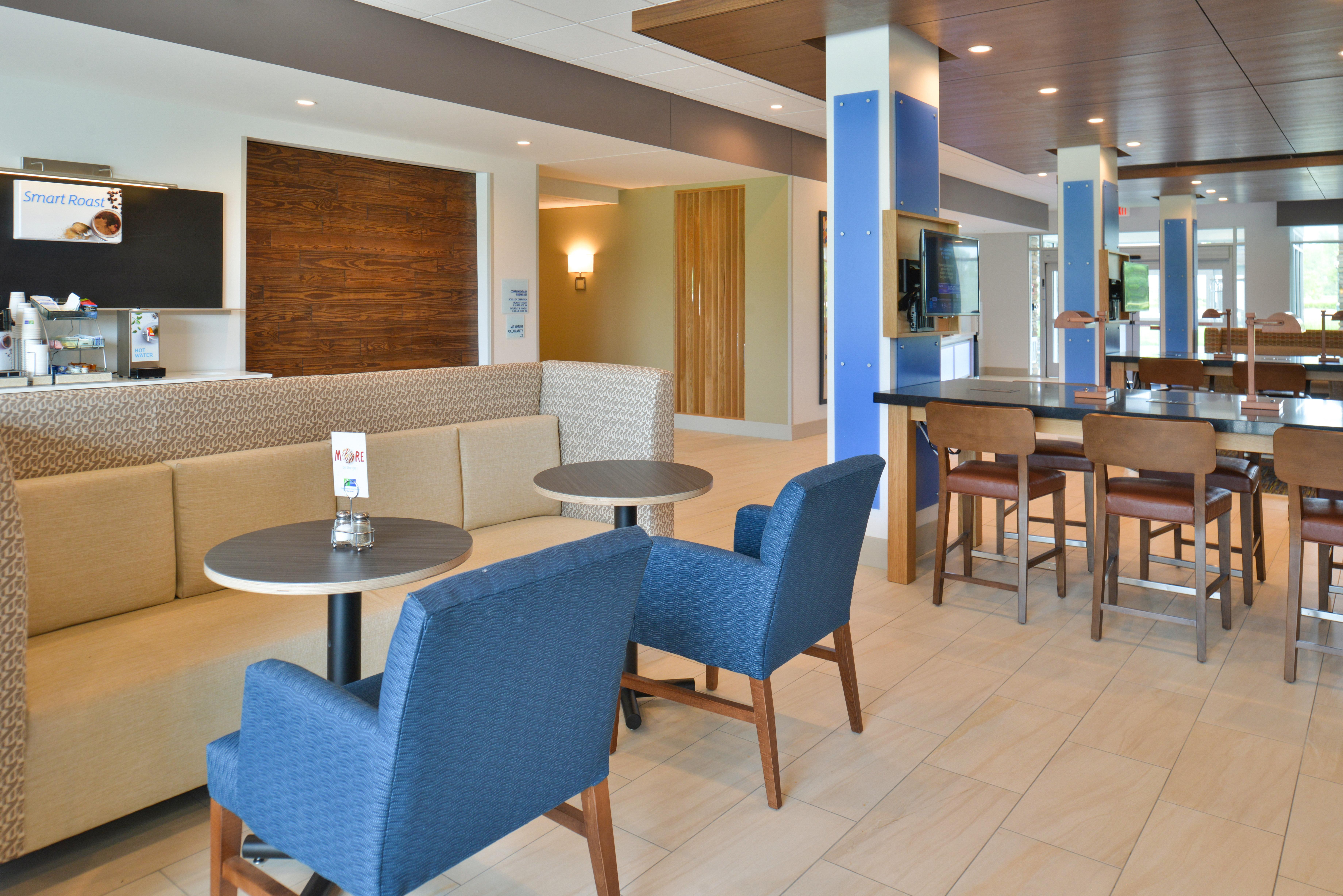 Holiday Inn Express & Suites Omaha Airport By Ihg Carter Lake Εξωτερικό φωτογραφία