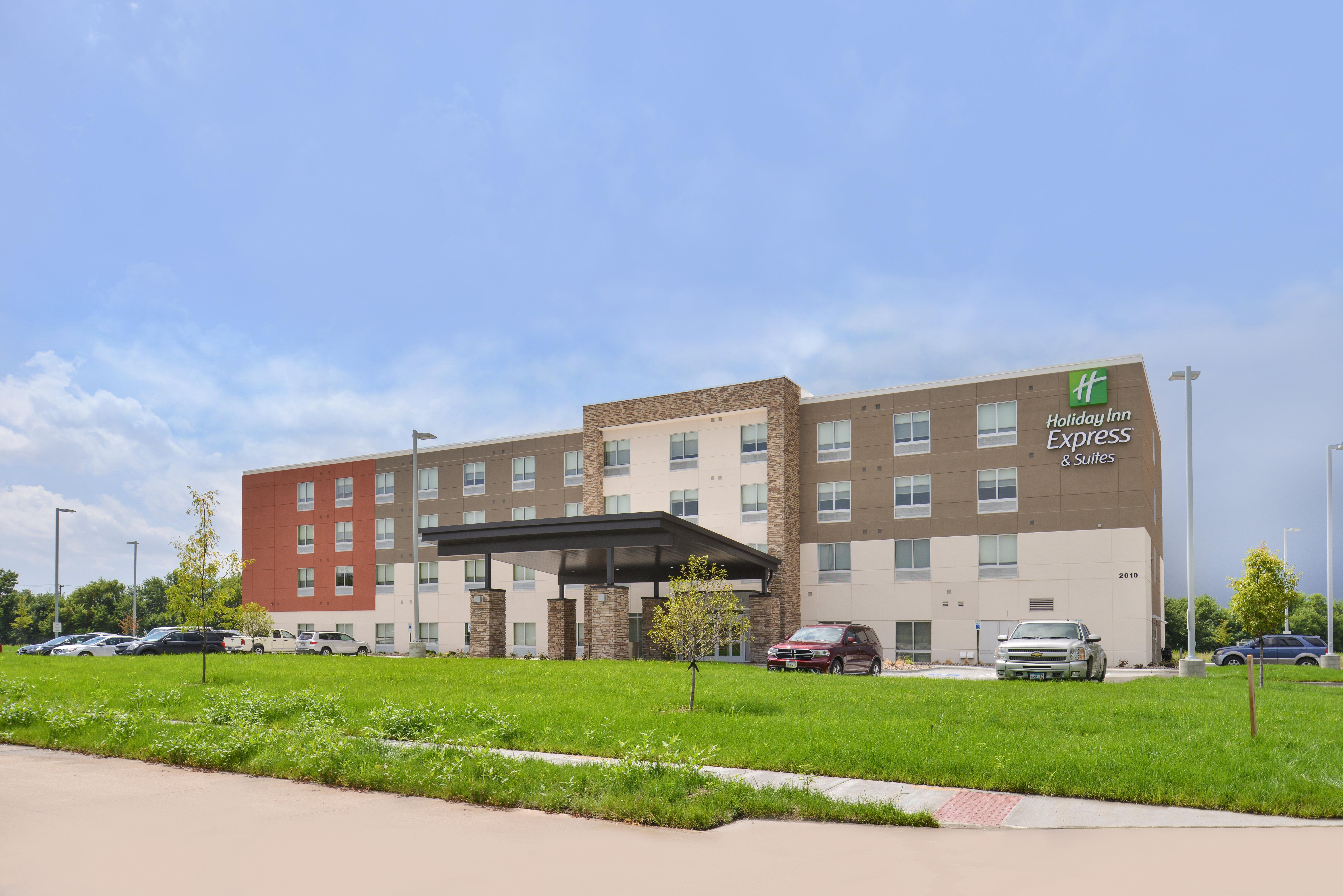 Holiday Inn Express & Suites Omaha Airport By Ihg Carter Lake Εξωτερικό φωτογραφία