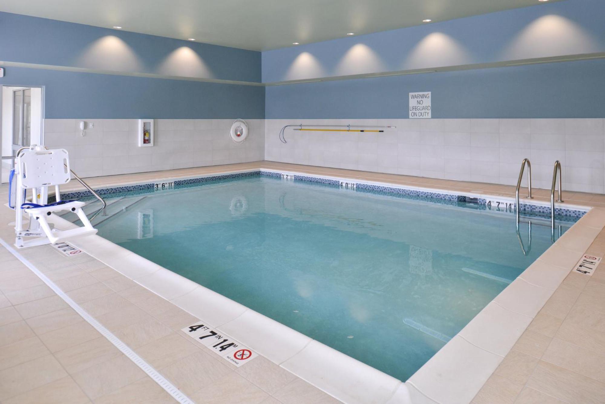 Holiday Inn Express & Suites Omaha Airport By Ihg Carter Lake Εξωτερικό φωτογραφία