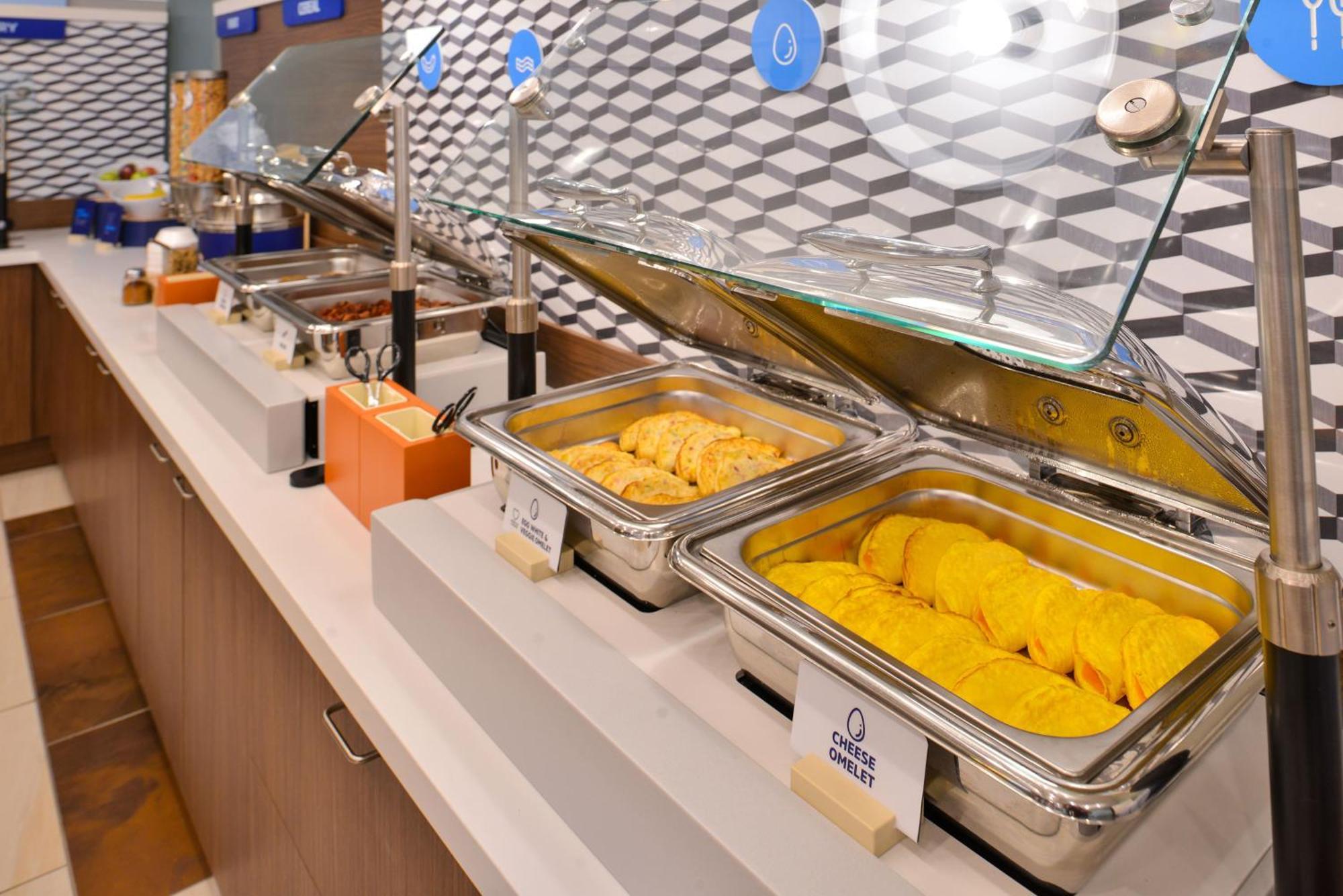 Holiday Inn Express & Suites Omaha Airport By Ihg Carter Lake Εξωτερικό φωτογραφία