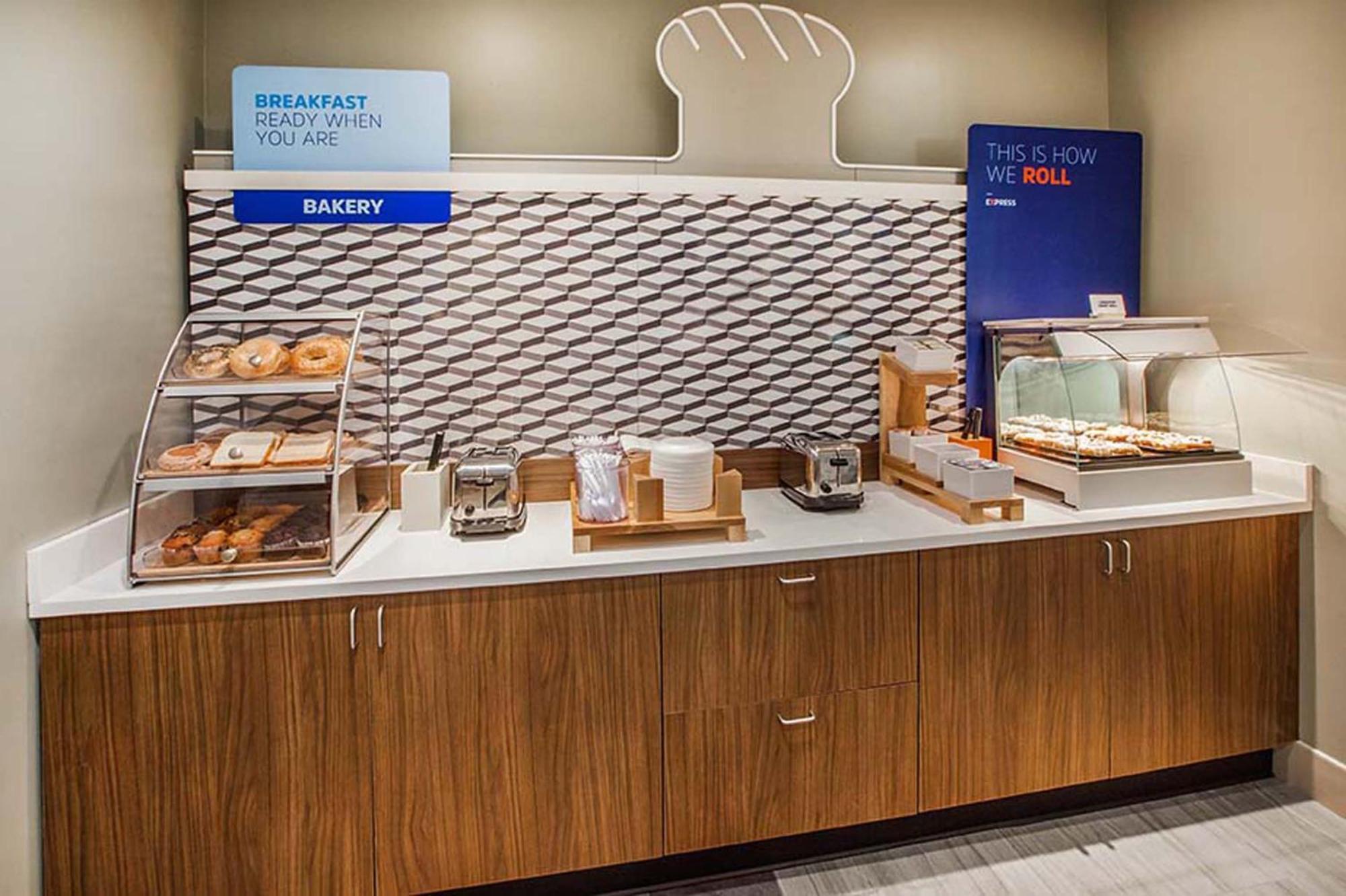 Holiday Inn Express & Suites Omaha Airport By Ihg Carter Lake Εξωτερικό φωτογραφία